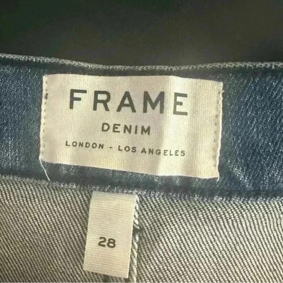 Frame Claire Button Front Denim Mini Skirt Massif Wash
Size 29 - Picture 4 of 5